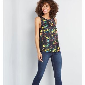 Electric sleeveless top
